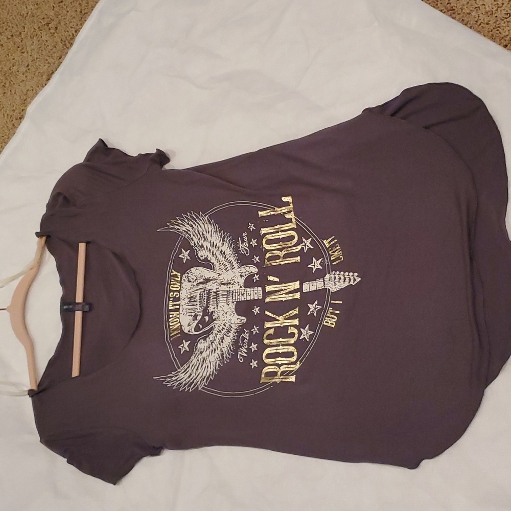 Electric PINK Rock N Roll Tshirt. Size L. Olive green color!